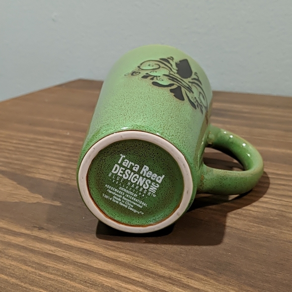 Tall green coffee mug with fleur de lis - Picture 2 of 3